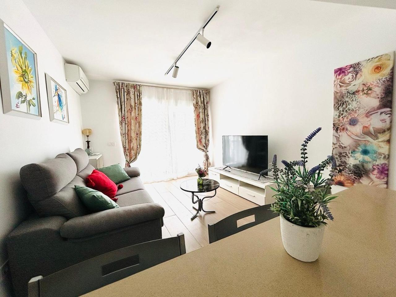 Apartment Iris 5 Minutos De La Playa, Centro De Ciudad กัลเป ภายนอก รูปภาพ